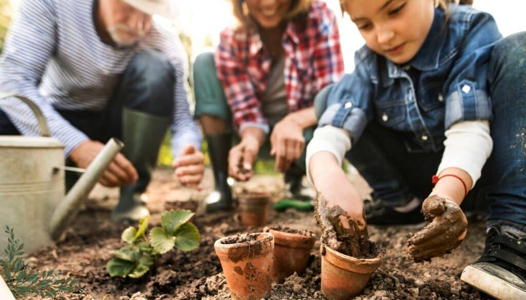 Giardinaggio felice e sicuro: consigli pratici per coinvolgere i bambini in tutta tranquillità