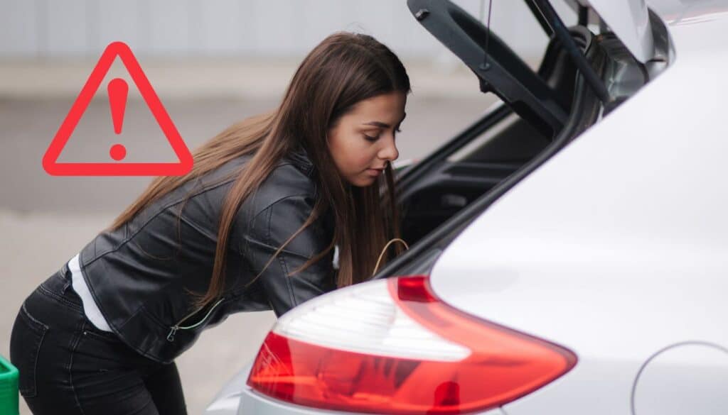 Scopri gli oggetti che non dovresti mai lasciare nella tua auto